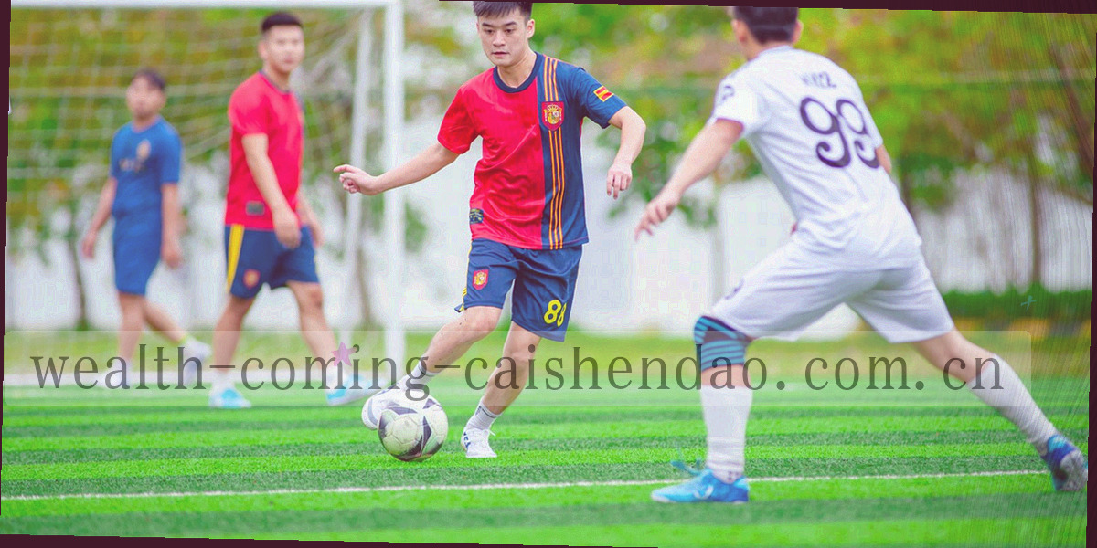 宣纸纹理与金色细线分隔构成的抽象背景纹样